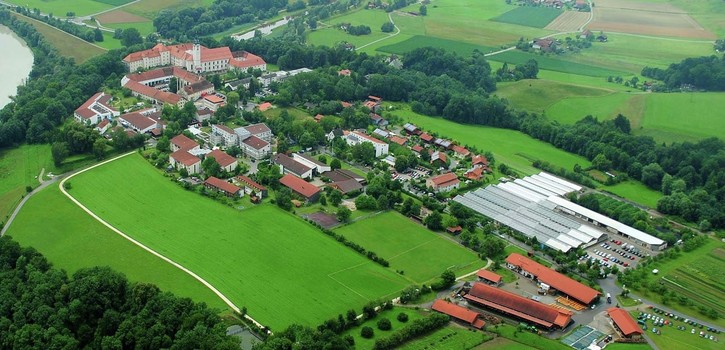 stiftungattl-header_profile_8