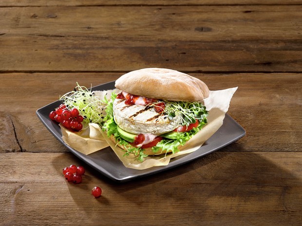 alpenhain-grill-camembert-auf-burger_slider_10