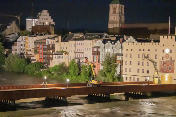 bagger-wasserburg-hochwasser-3_slider_11