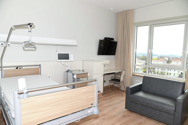 kreisklinik-ebersberg-patientenzimmer-auf-station-6a_slider_10