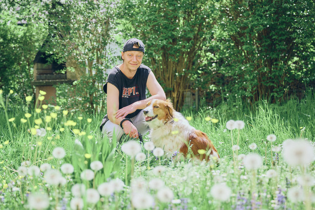 mit-hund-im-garten-karrussell_slider_10