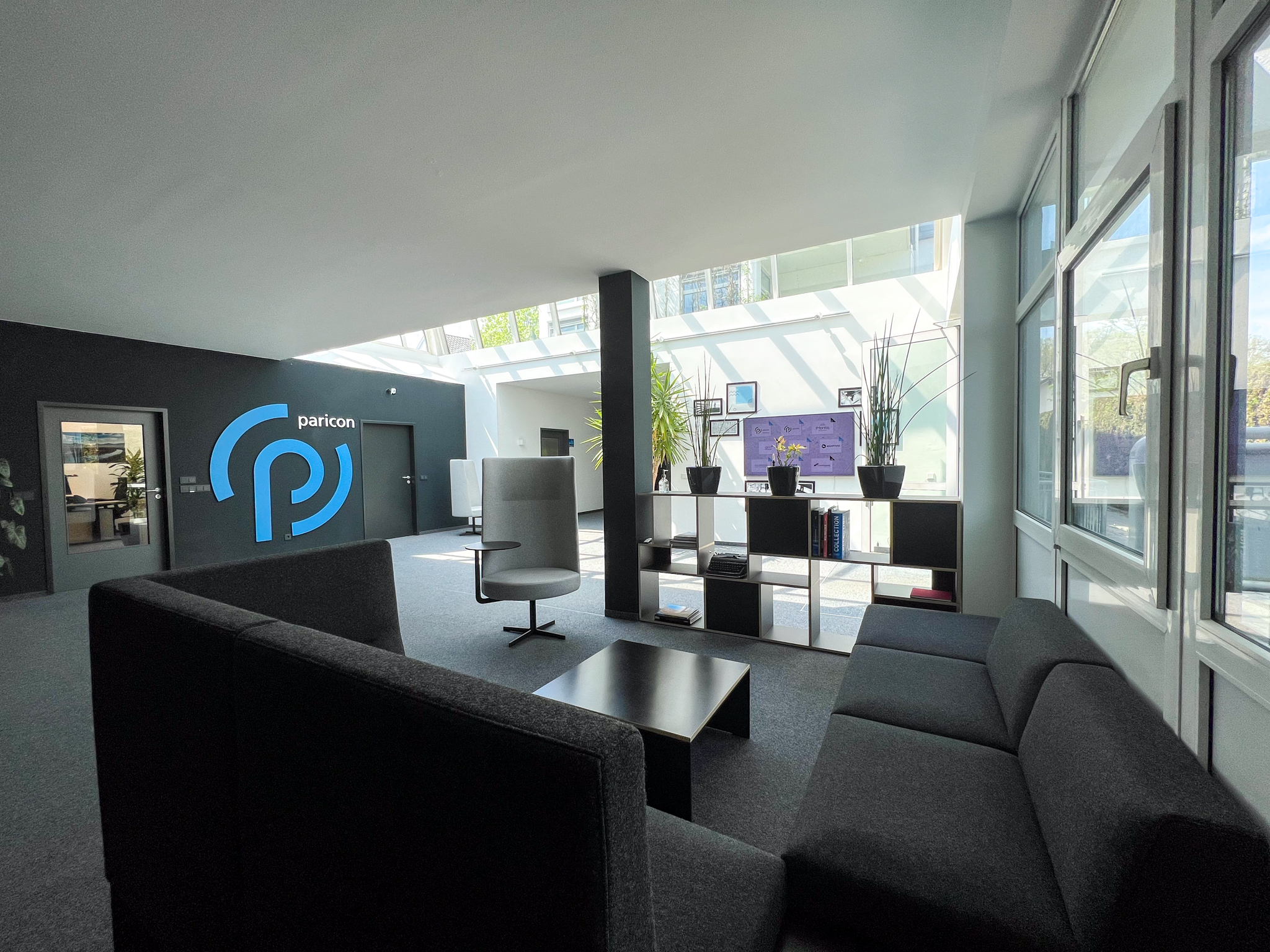 paricon_headoffice_eingangsbereich_sitzecke