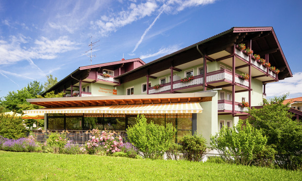thermenhotel-stroebinger-hof-hotelansicht-sueden_slider_12