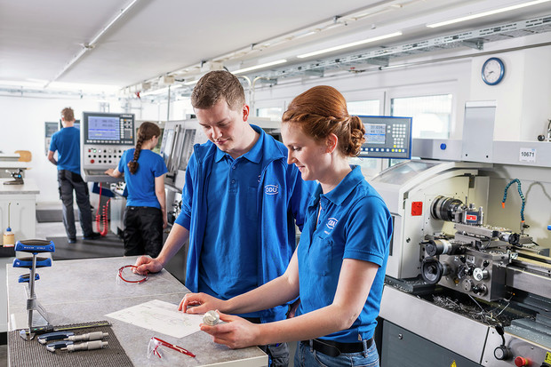 zerspanungsmechaniker-in-der-ausbildungswerkstatt_slider_13